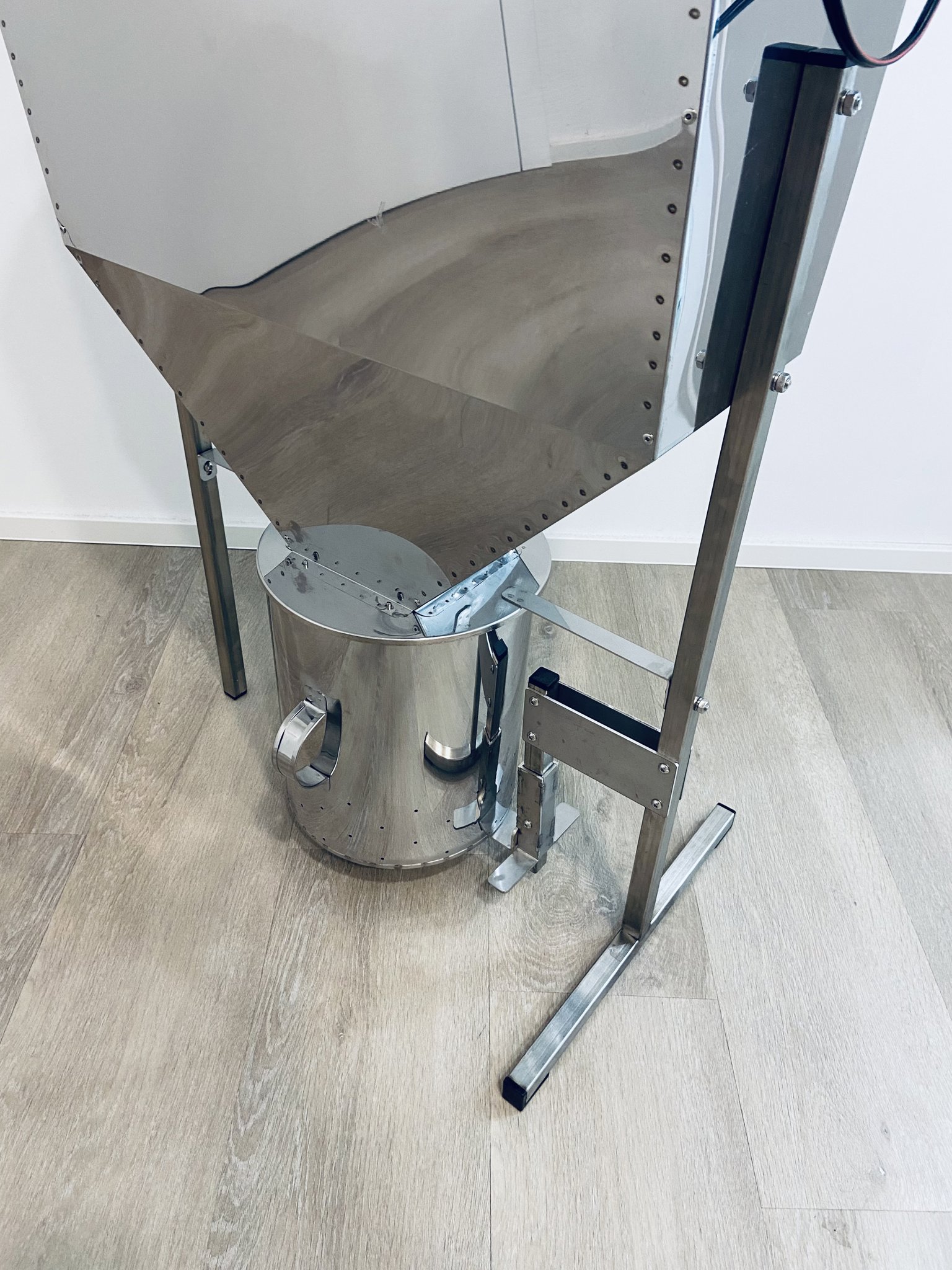 Urządzenie do odsuwania pszczół 4